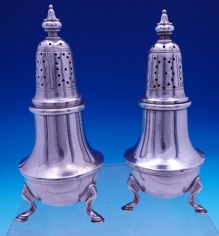 Salt and Pepper Shakers Early American Reproduction #8909B  3 feet 6.3 toz 5 1/4